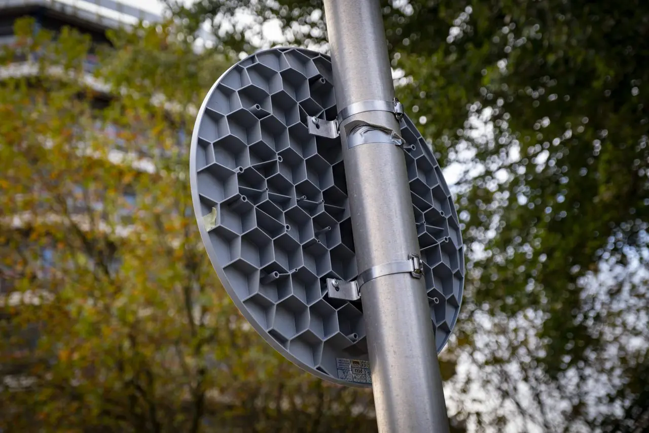 Achterkant duurzaam verkeersbord van gerecycled plastic in Krimpen aan den IJssel.