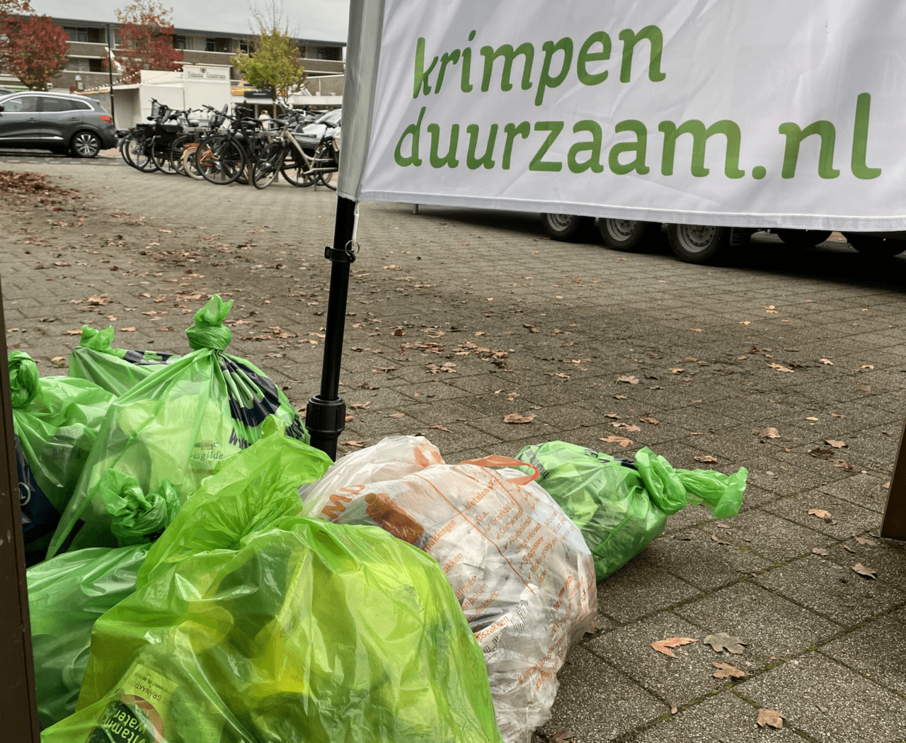 Deze zakken vol zwerfafval ruimde KrimpenSchoon op tijdens een opruimactie op de Krimpense Klimaatdag.